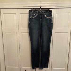 Earl jeans size 6, Boot cut.  Excellent condition. Studded front and back pocke